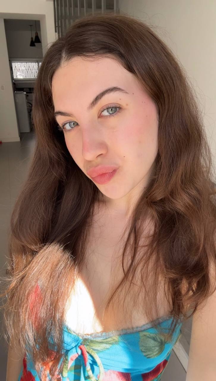 Nude girl Amber in Yichang