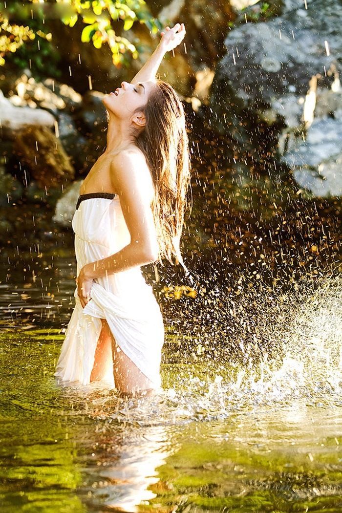 Marie Avgeropoulos in Yichang