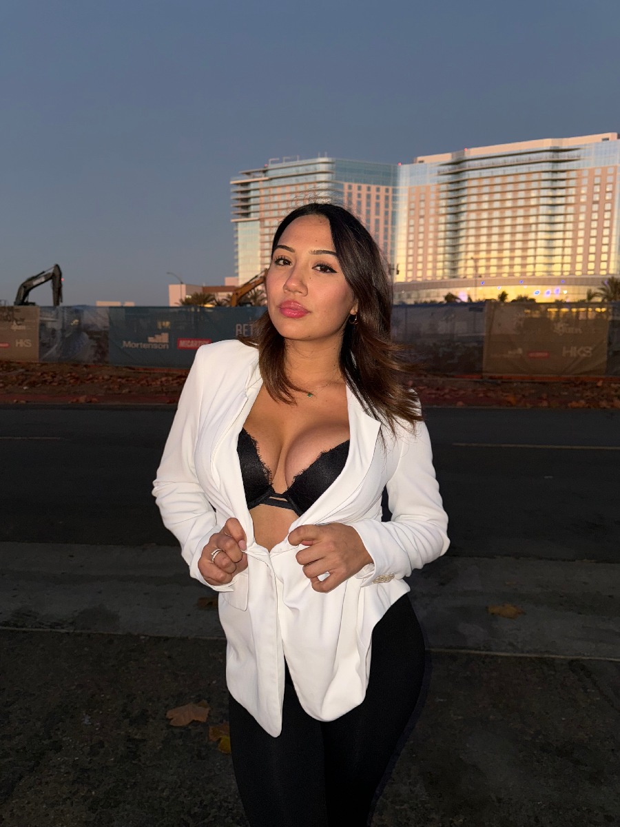 Take a pause and enjoy Ali Cruz — streaming from Yichang