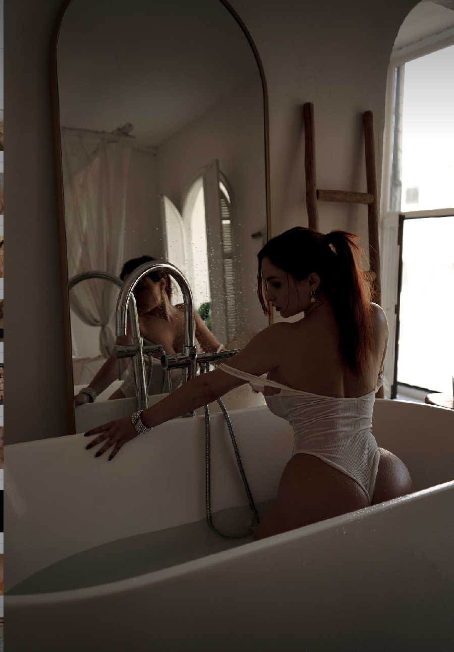 A playful frame from Miranda Faith nude — online in Yichang