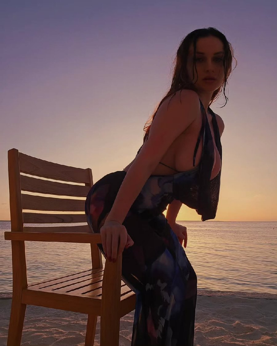 Sexy girl Miranda Faith nude in Yichang