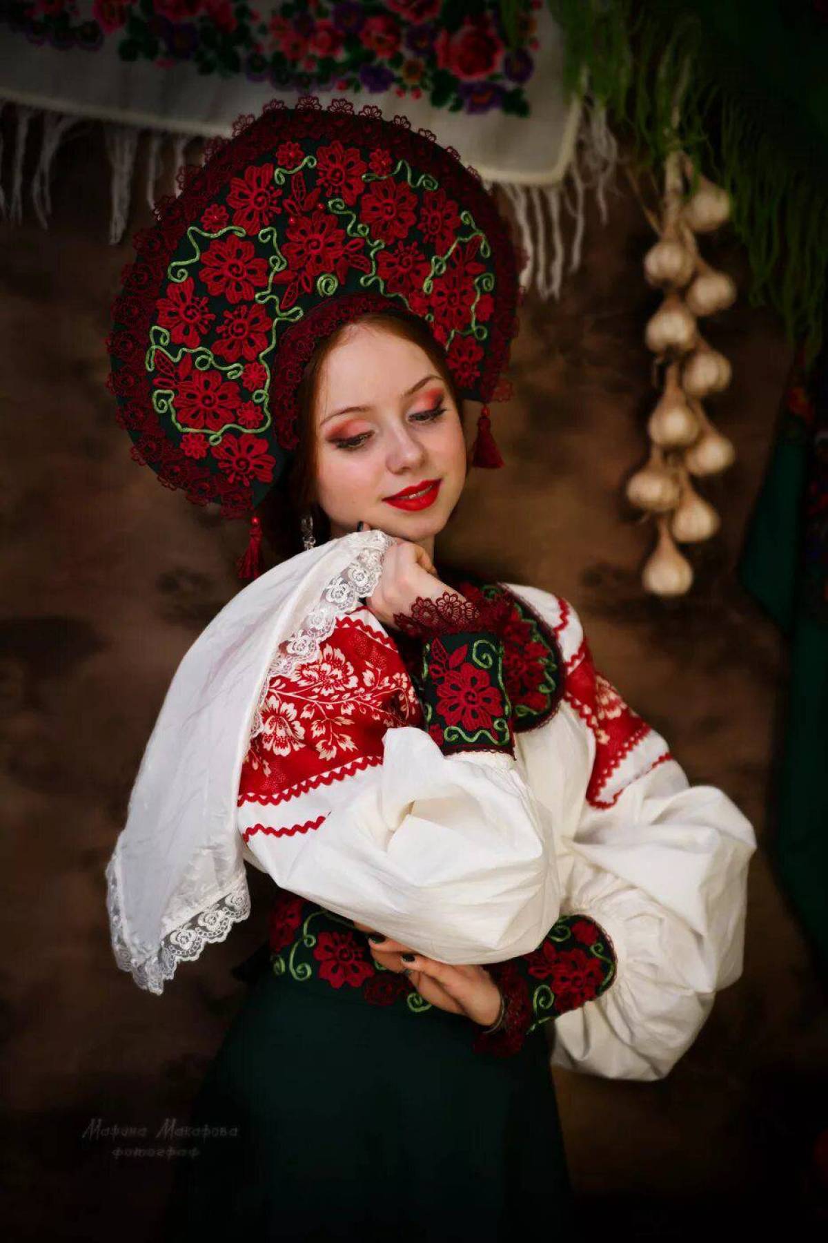 Women in Slavic costumes underwear in Yichang