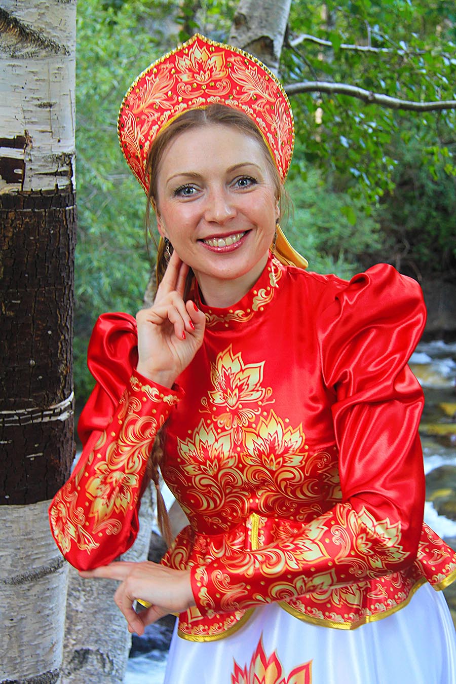 Women in Slavic costumes in Yichang