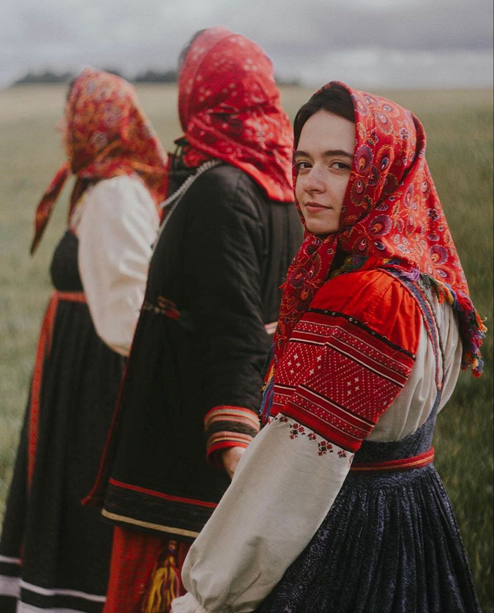 Women in Slavic costumes in Yichang