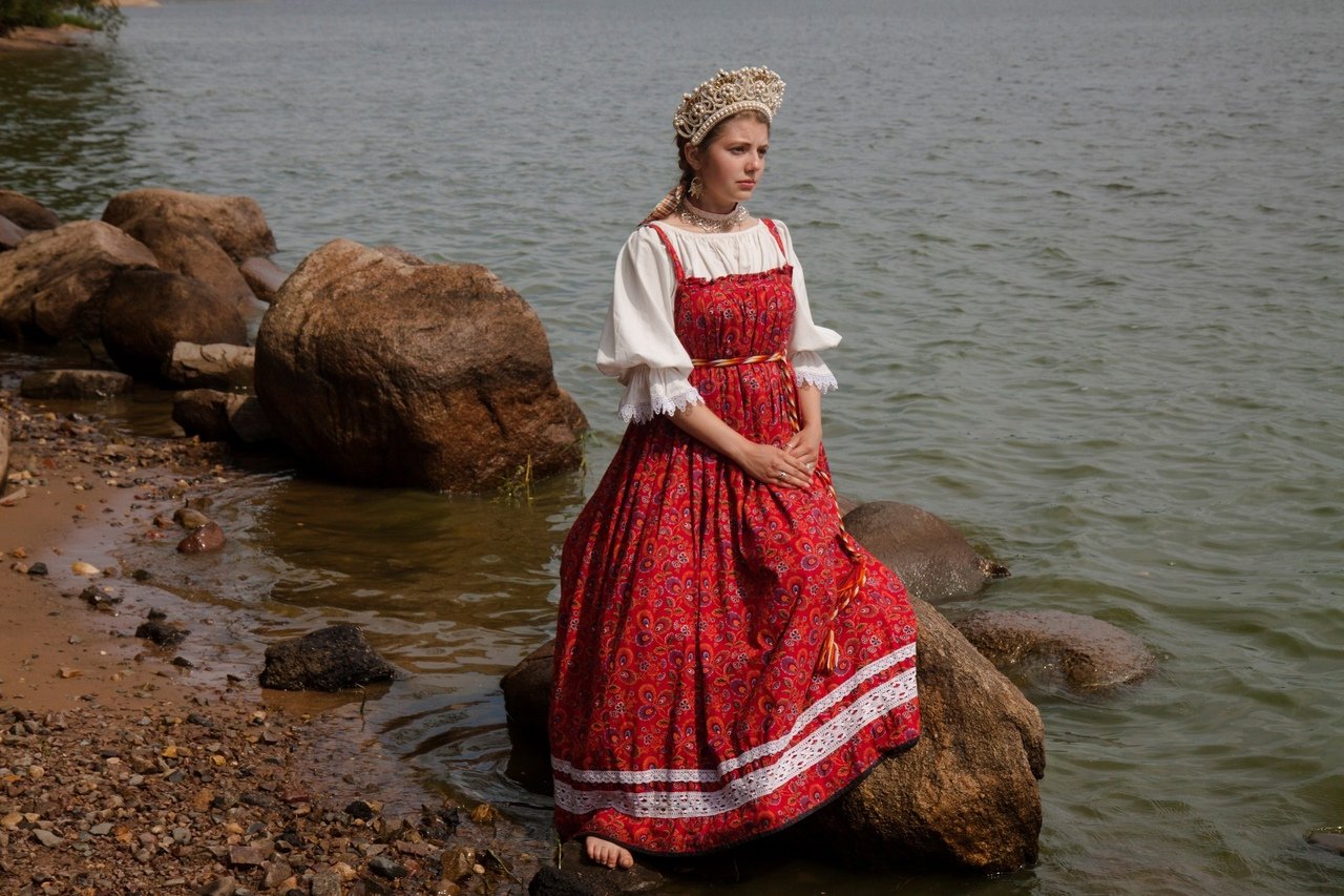 Women in Slavic costumes in Yichang