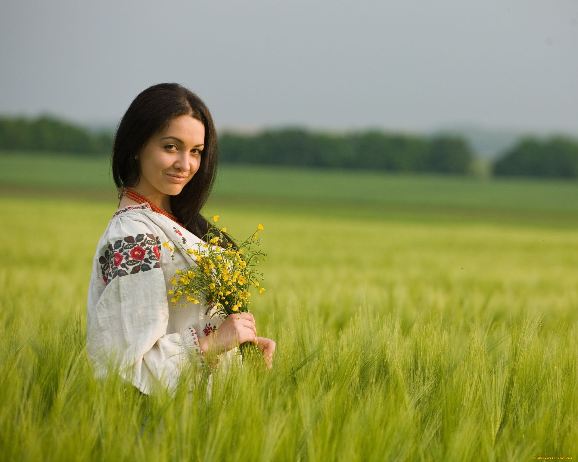 Women in Slavic costumes in Yichang
