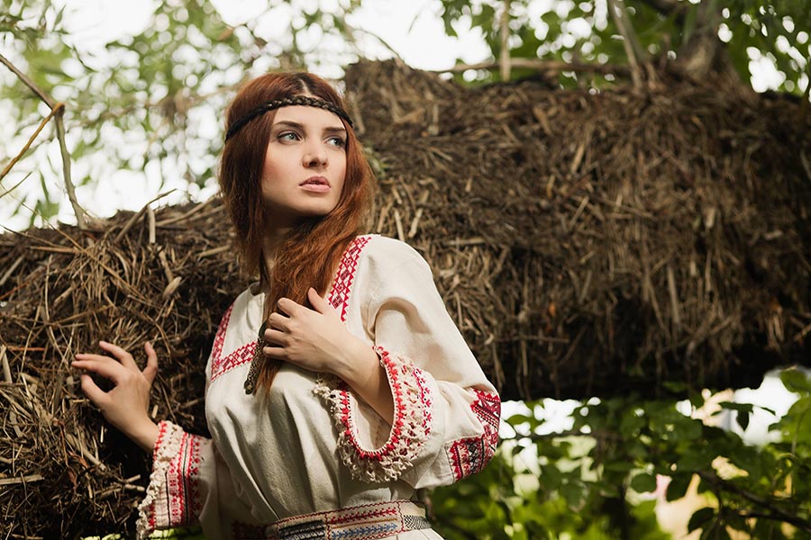 Women in Slavic costumes in Yichang