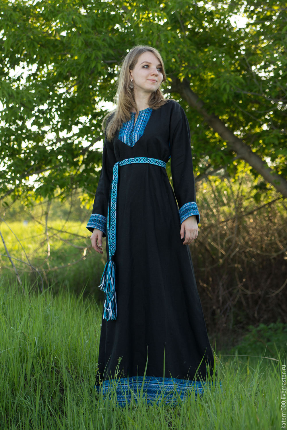 Women in Slavic costumes in Yichang