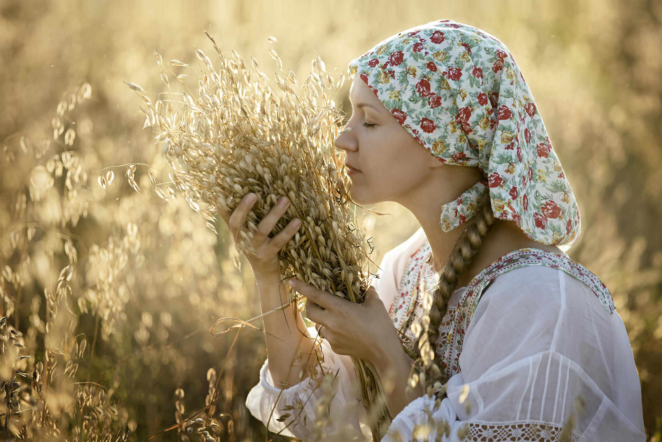 Photo Women in Slavic costumes in Yichang