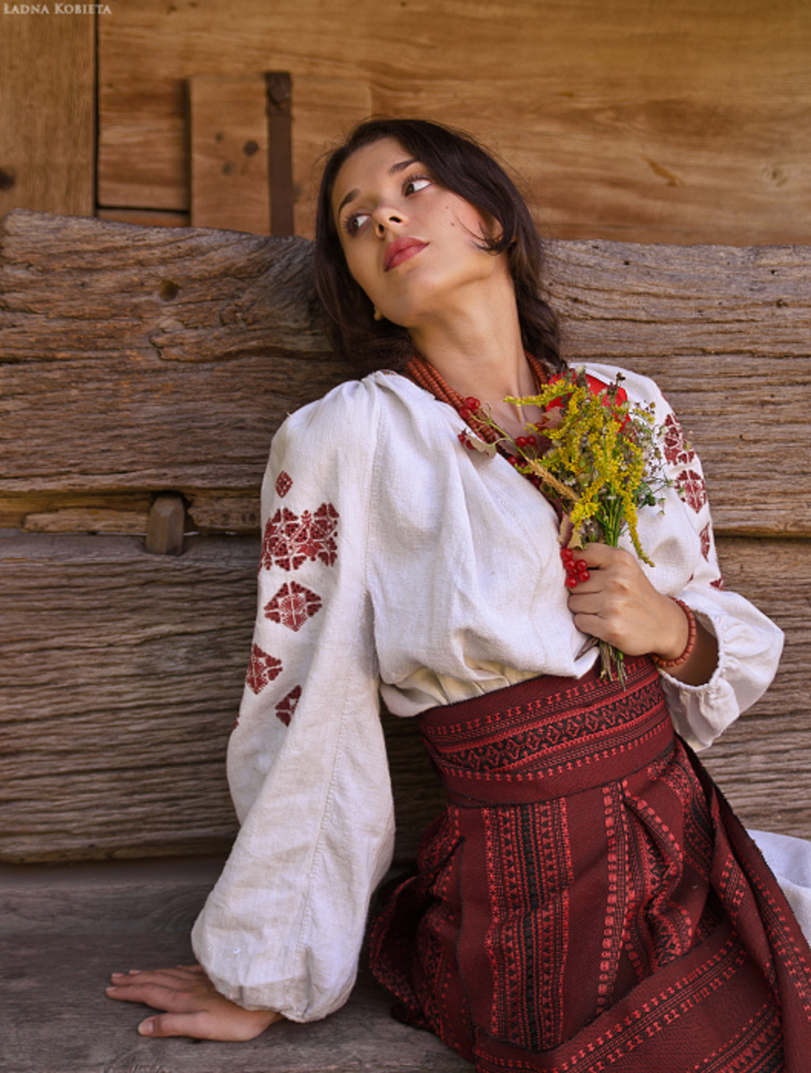 Girls in Slavic costumes in Yichang