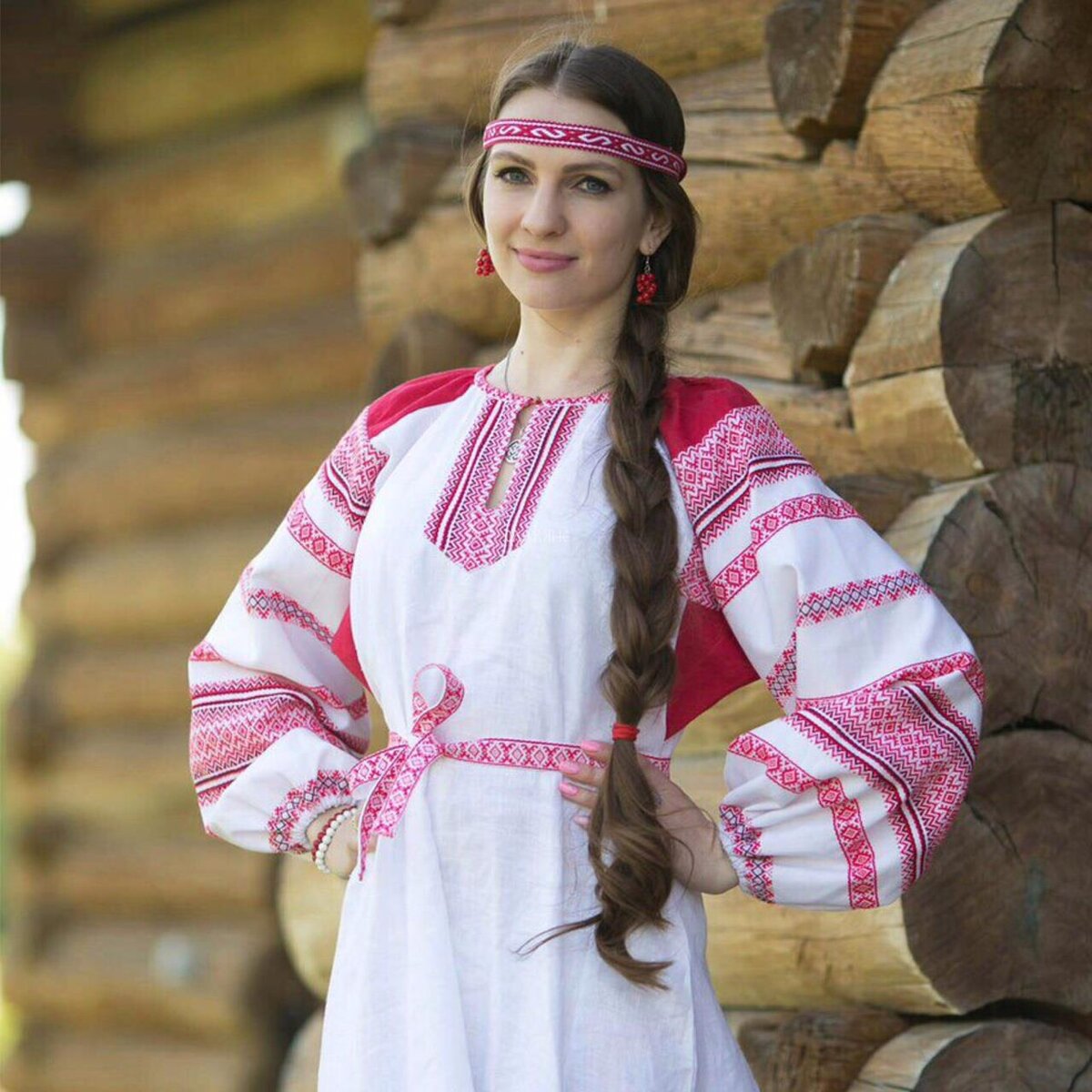 Girls in Slavic costumes in Yichang