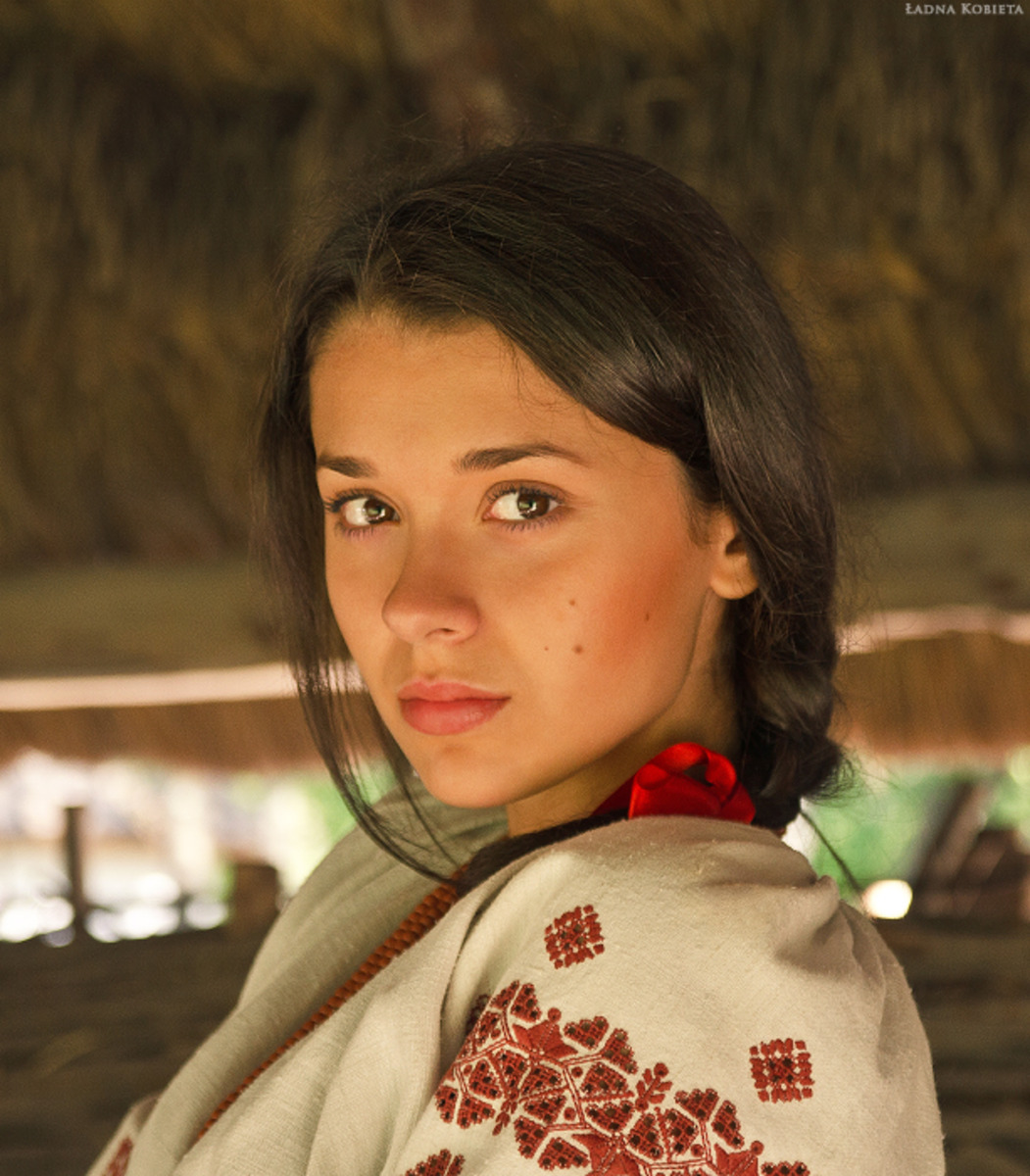 Girls in Slavic costumes in Yichang