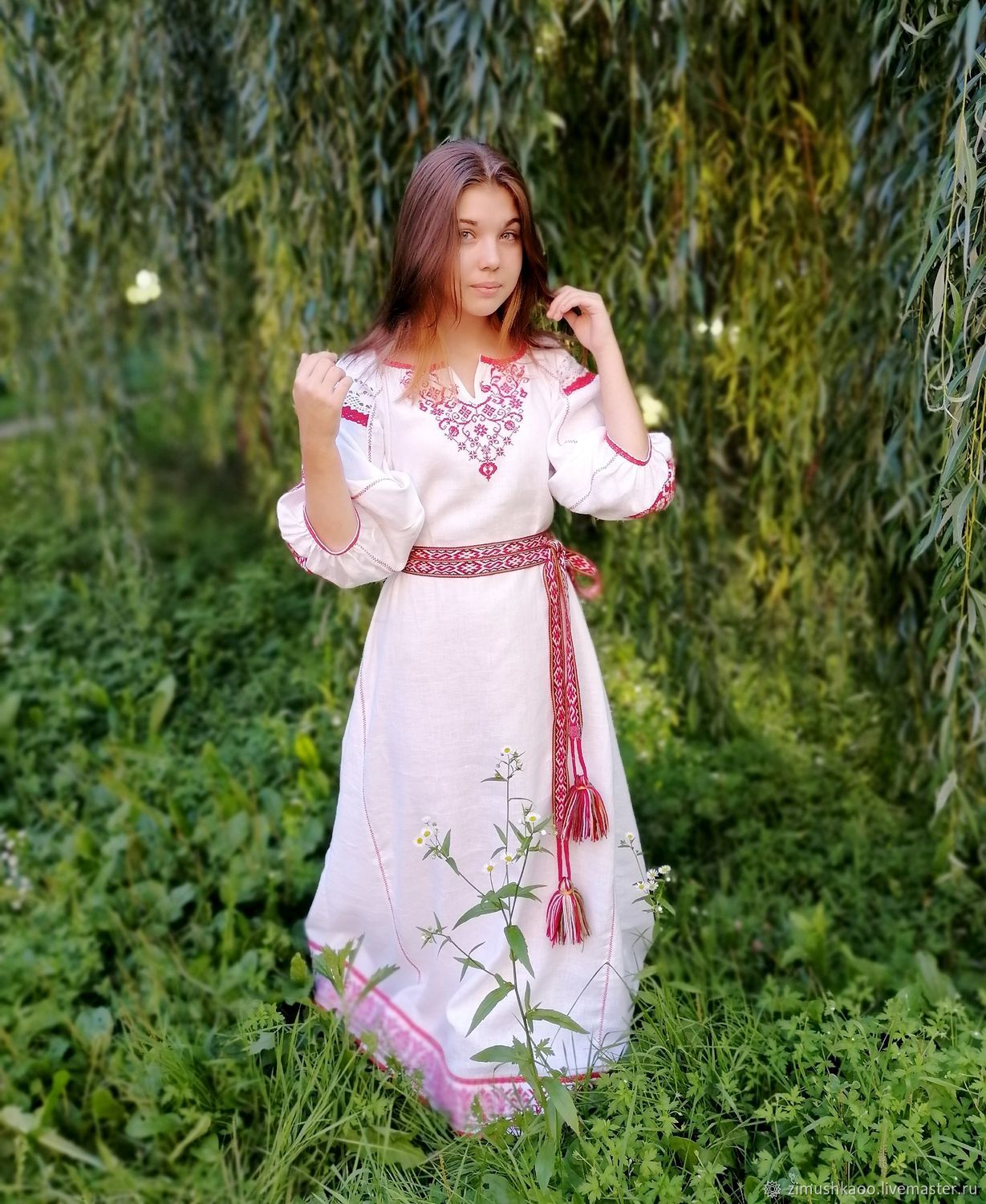 Girl Girls in Slavic costumes in Yichang