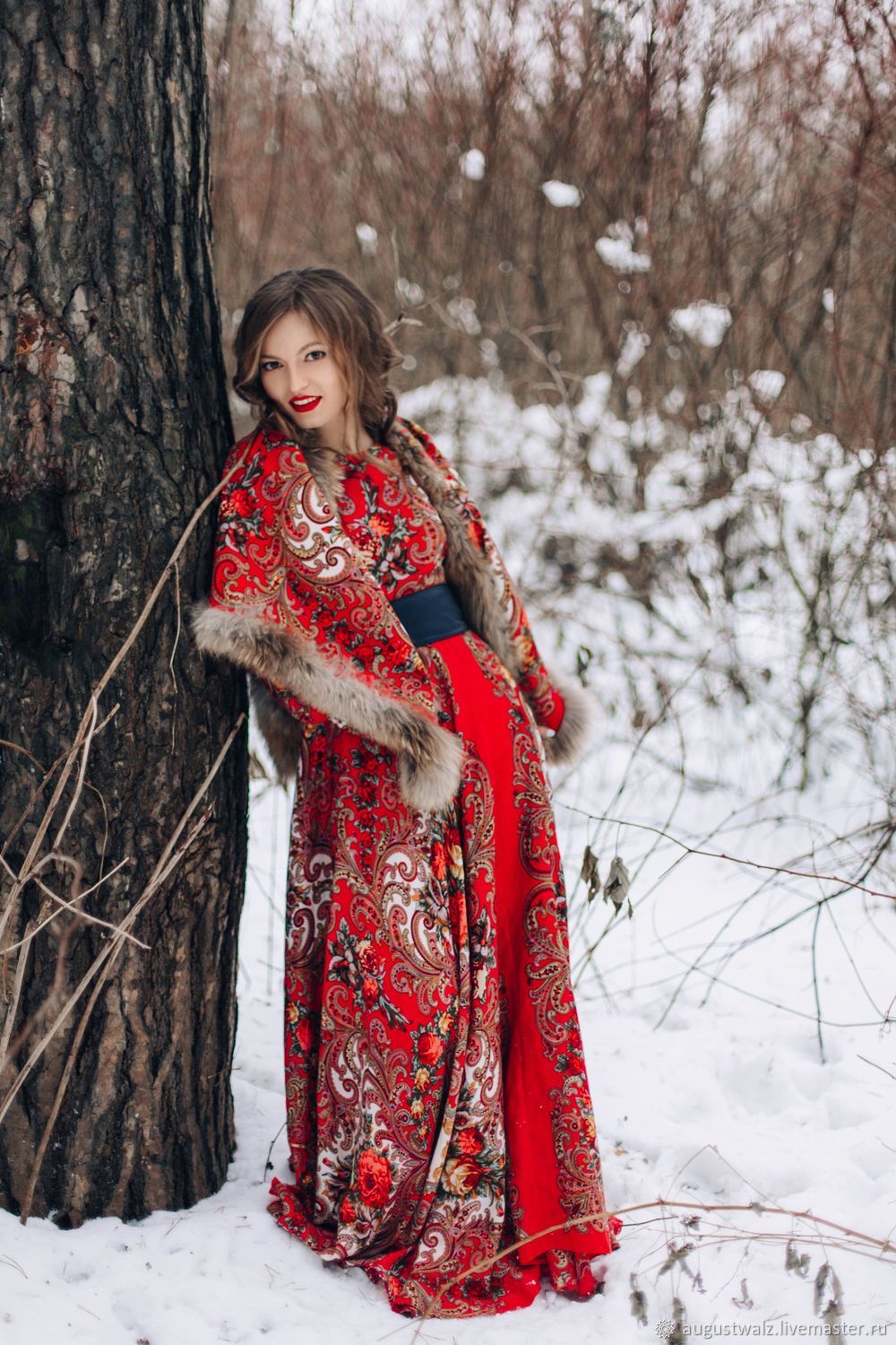 Photo Girls in Slavic costumes in Yichang