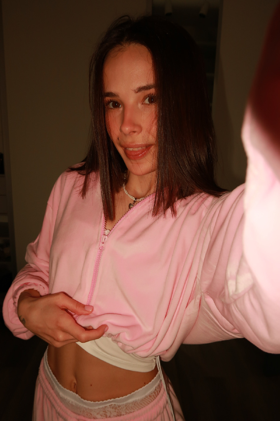 Tina brings the glow — live moments in Yichang