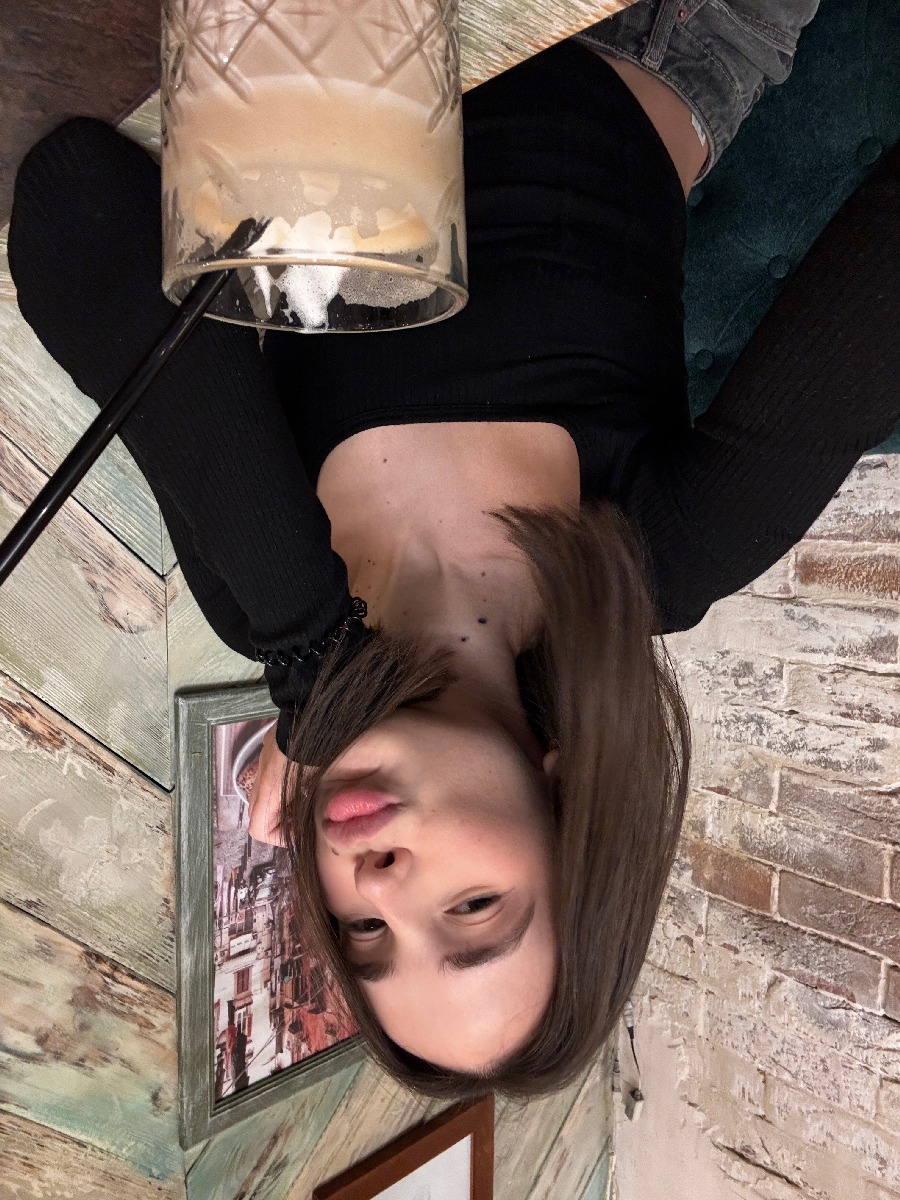 Fresh photos, fresh mood — Tina online in Yichang